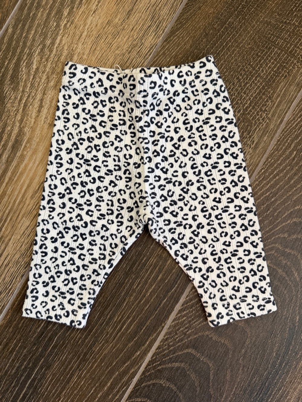 Piupiuchick Newborn Girls' Organic Ruffle Shirt/ Leggings Ecru Leopard Print - Picture 9 of 10